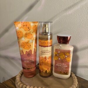 Bath & Body Works Pumpkin Swirl Cake Body Care Trio